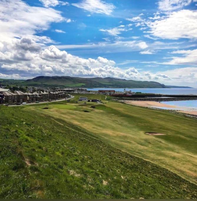 Girvan - Sea View Beach Access Apartment Eksteriør billede